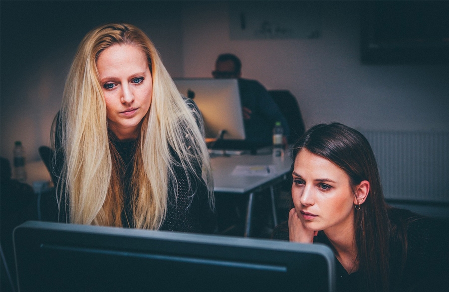 6 Useful Tips to Avoid Mistakes at Work - Scam Detector