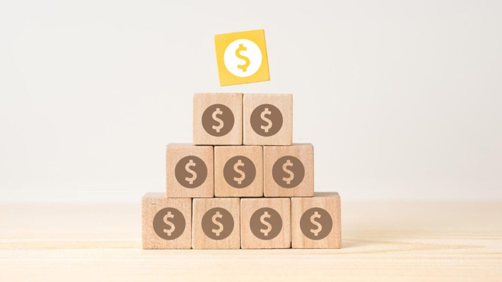 how to spot a ponzi pyramid scheme
